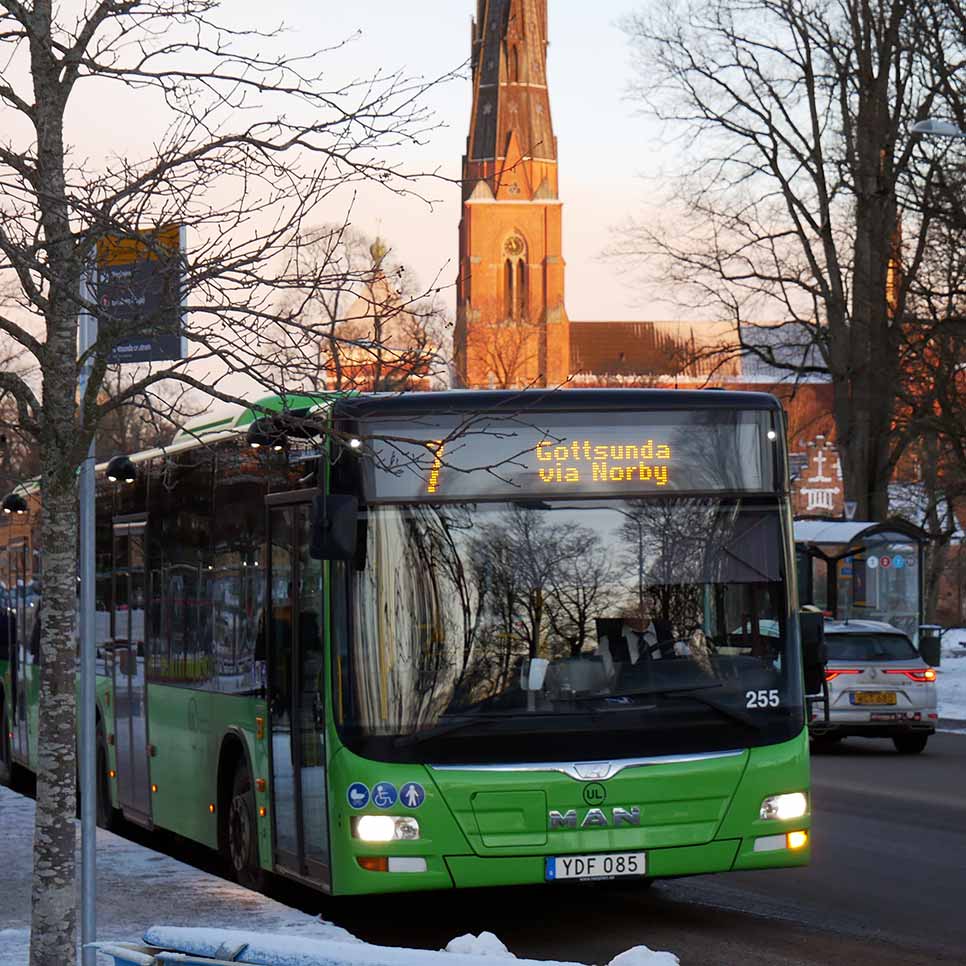 Stadsbuss i Uppsalamiljö