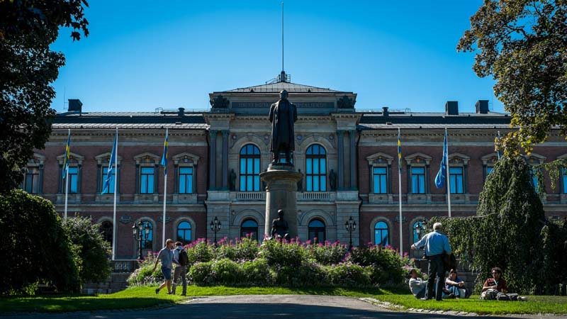 Framför universitetshuset